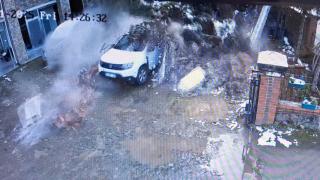 Trabzon'da istinat duvarı araçların üzerine yıkıldı