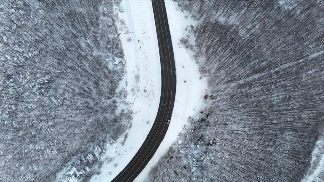 Karla kaplanan Istranca Ormanları'nda oluşan manzara havadan görüntülendi