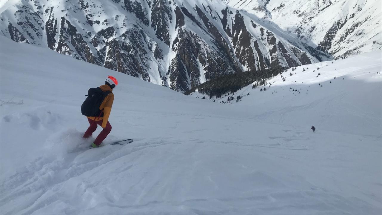 Kaçkar Dağları'nın eteklerindeki Yaylalar köyü doğal pistleriyle kayakçıların gözdesi oldu