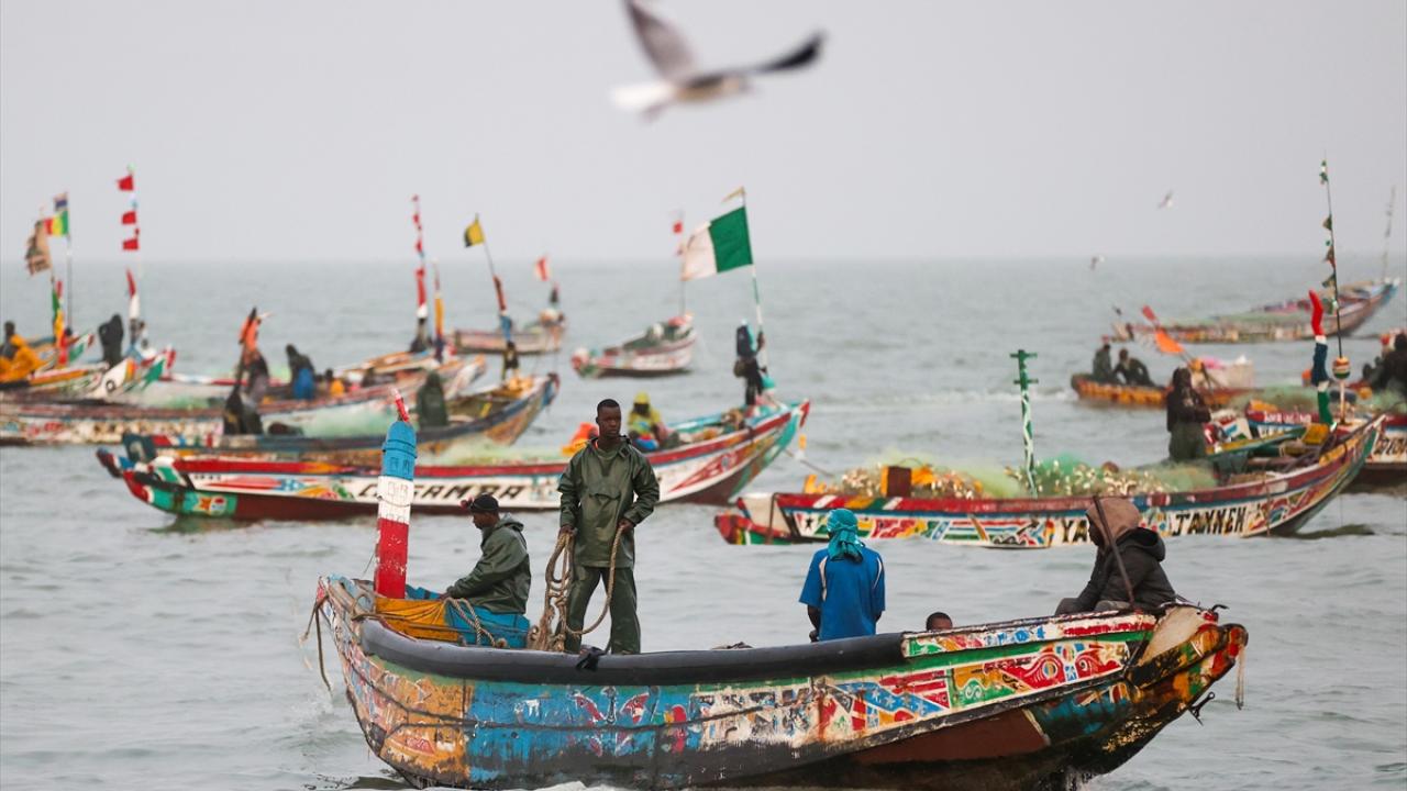 Balıkçılık, küçük kıyıya rağmen önemli geçim kaynağı