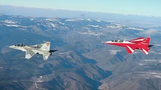 İki HÜRJET aynı anda gökyüzünde