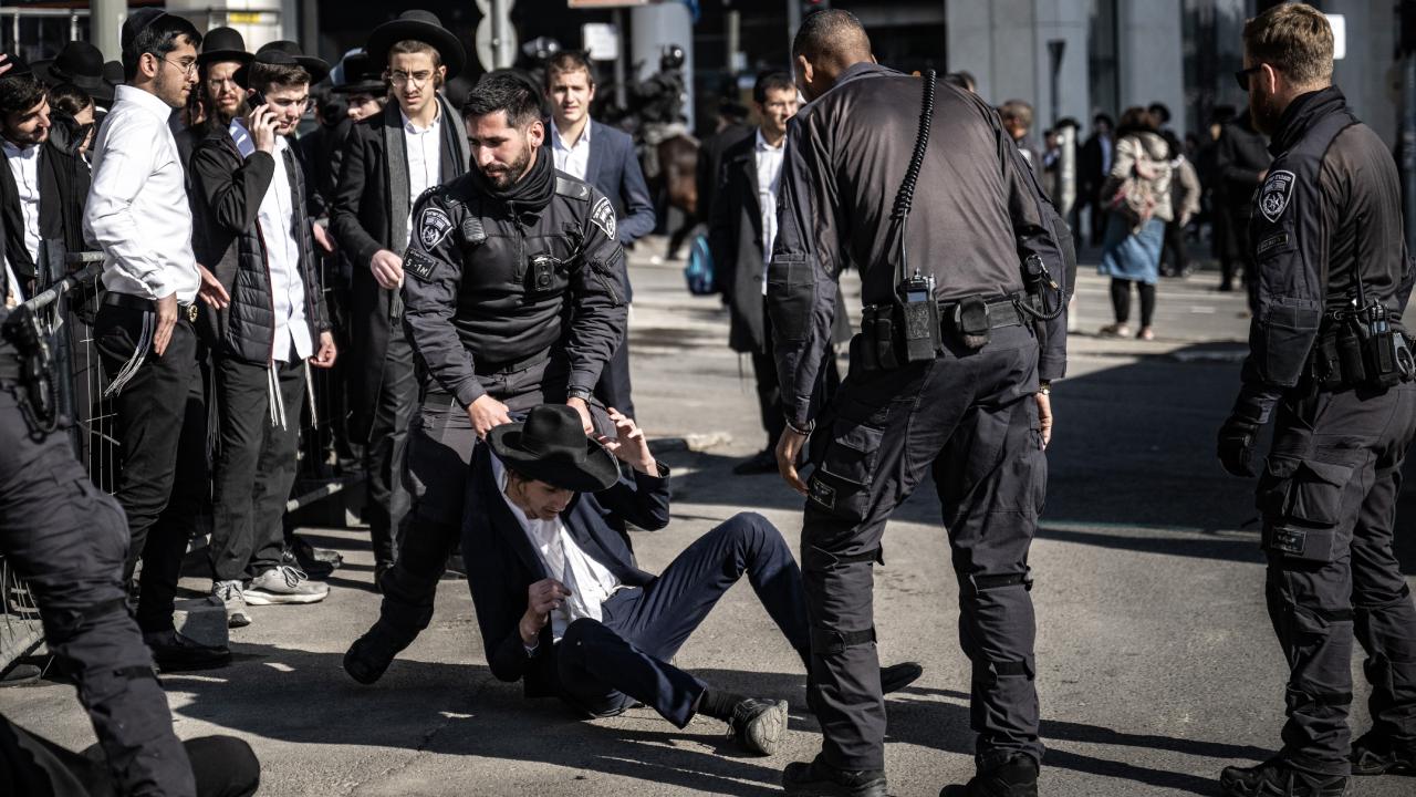 ultraorthodox-jews-a-2336415.jpg