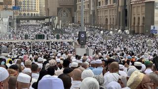 Umre ibadeti yapan Müslümanlar Mescid-i Haram'da yoğunluk oluşturdu