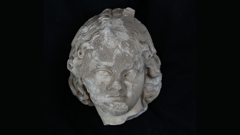 Aynı alanda Aphrodite ve Eros`a ait başlar da bulundu