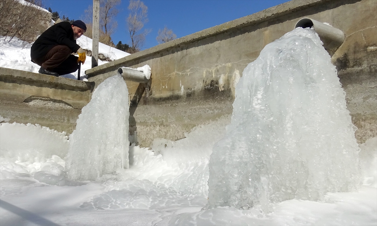 Buz kalınlığının yüksek olduğu havuzlardan balık çıkarılamıyor