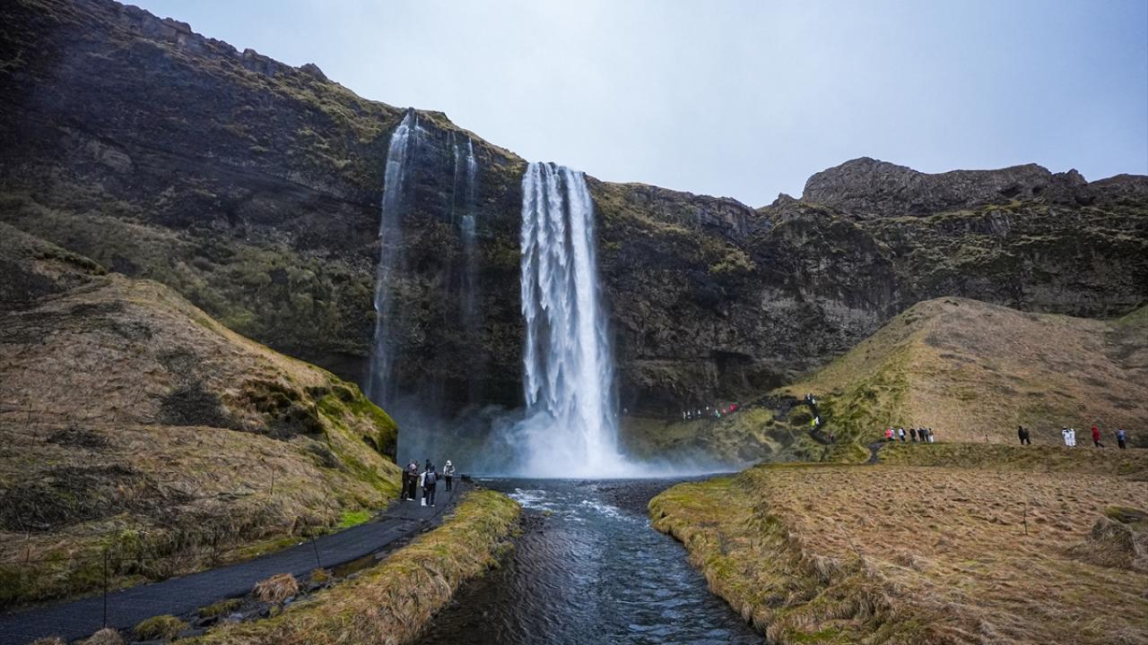 Şelaleler diyarı İzlanda