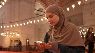 Müslüman olan Alman genç kız İstanbul’da: Orucumu burada açmak istedim