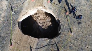 Aksaray'da 15 metre derinliğinde obruk oluştu