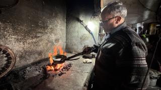 Baba mesleği kalaycılığı 57 yıldır sürdürüyor