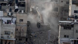 İşgalci İsrail, Batı Şeria’da Filistinlilere ait iki evi yıktı