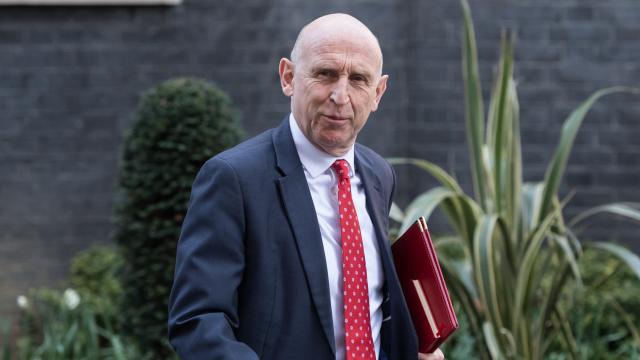 İngiltere Savunma Bakanı John Healey istifa etti — savunma bütçesi anlaşmazlığı NATO zirvesi öncesi gündemde