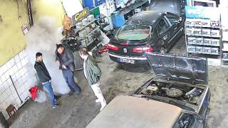 Sobaya atılan hava yastığı böyle patladı