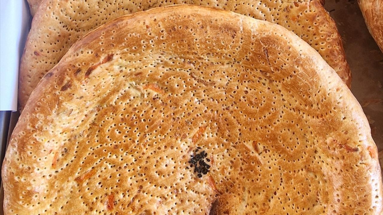 Özbekler, ekmeğe her zaman saygılı
