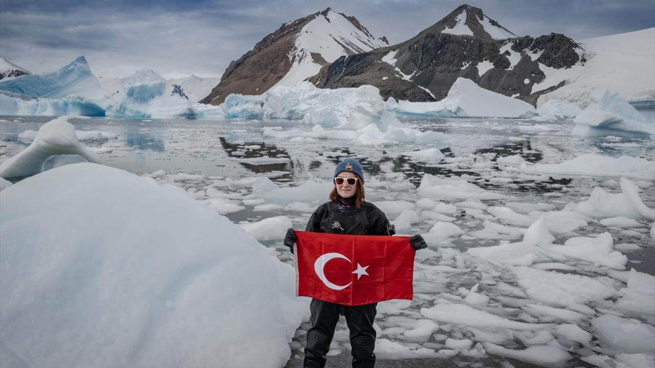 Katılımcılar Antarktika`da insanların su ekosistemlerine etkilerini araştırdı