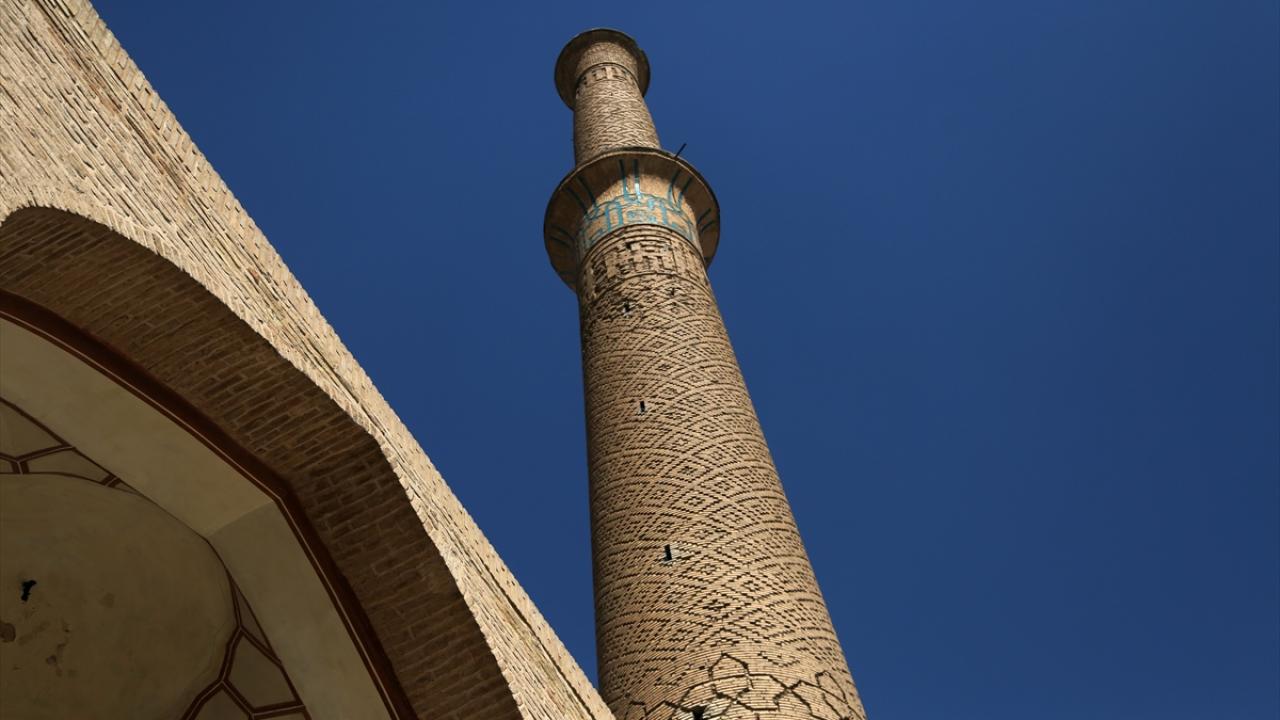 "Camisi olmayan minareler"