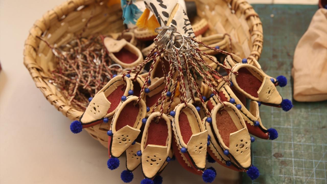 Tescilli Tokat aynalı çarığı Olgunlaşma Enstitüsü atölyesinde yaşatılıyor