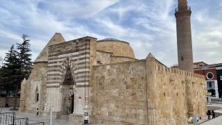 Kırşehir'de ecdat yadigarı vakıf eserleri restorasyon çalışmalarıyla ayağa kaldırıldı