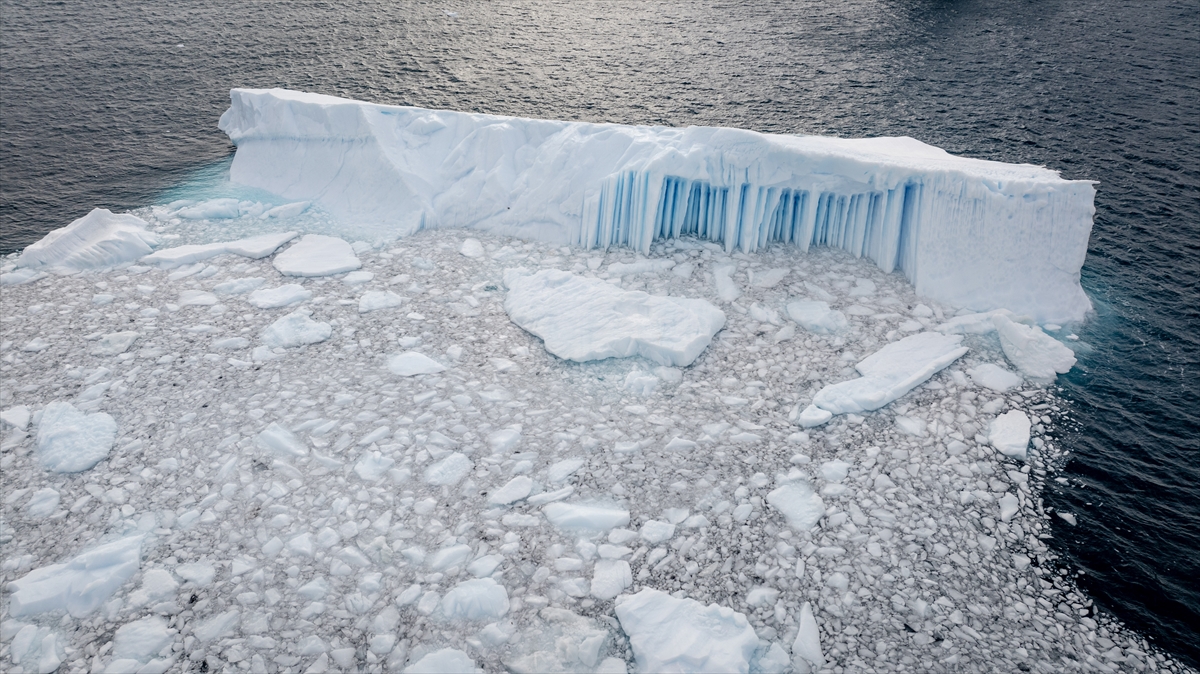 Buzullar uydu sistemleriyle takip ediliyor