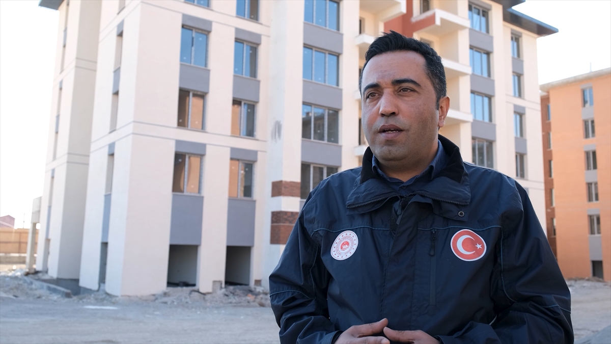 "Sağlam temeller üzerine yapılar oluşturmaya çalışıyoruz"