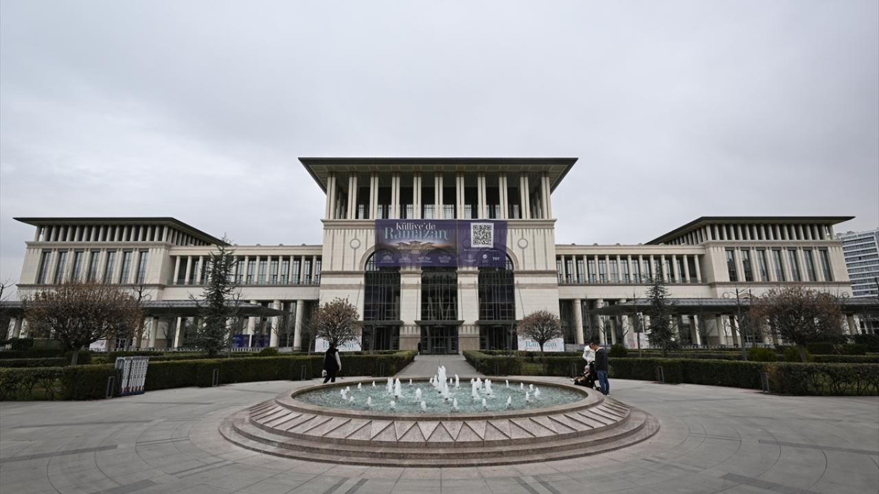 "Külliye'de Ramazan" etkinliklerinde "Şair, Şiir, Şuur" tiyatro oyunu seyirciyle buluştu