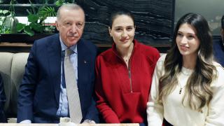 Cumhurbaşkanı Erdoğan kafede vatandaşlarla sohbet etti