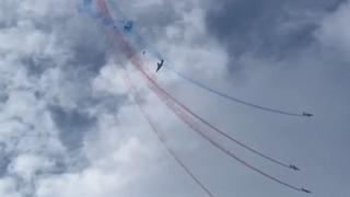 Fransa'da jetler havada çarpıştı