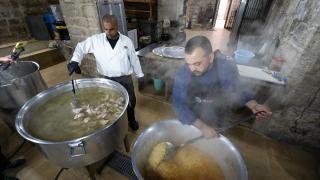 Osmanlı mirası Haseki Sultan Tekkesi, 473 yıldır ihtiyaç sahiplerine yemek dağıtıyor