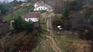 Kastamonu'da heyelan: 2 ev zarar gördü, yolda çökmeler oluştu