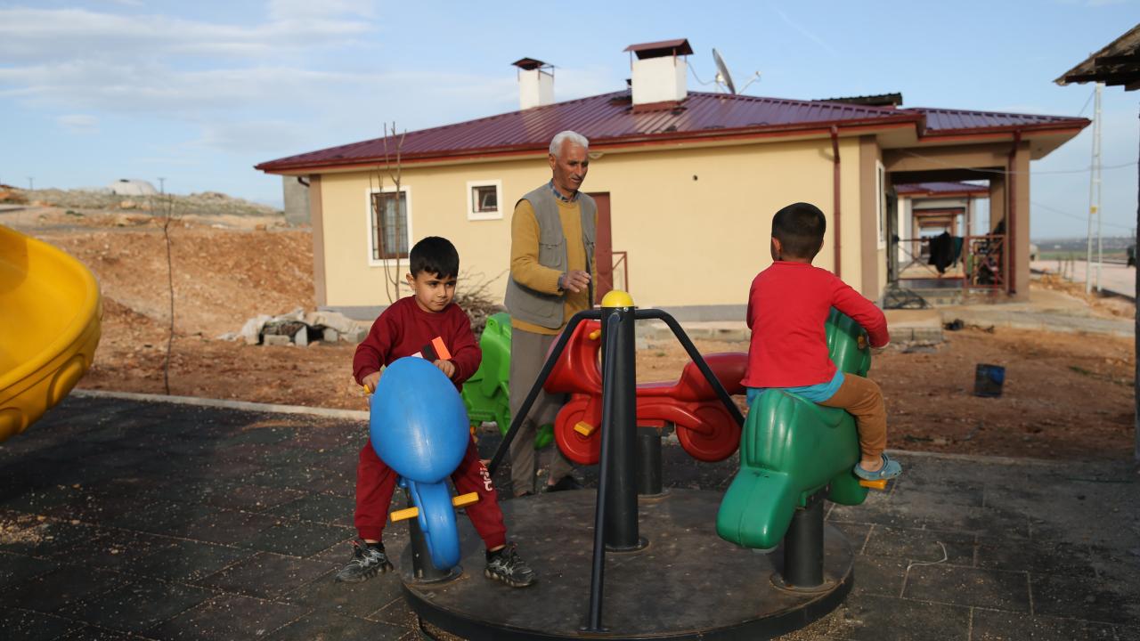 "Evimizi temizledik, bayram için çörek yaptık"