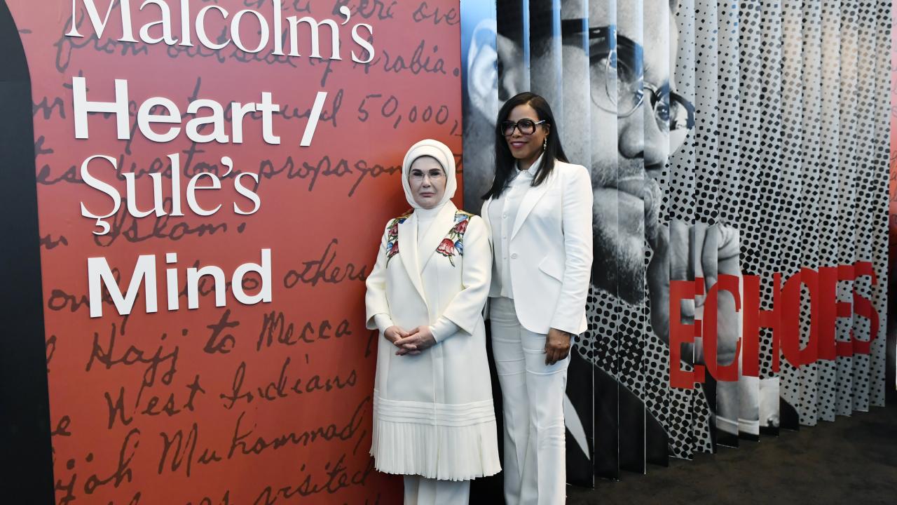 "O (Malcolm X), bir ırkın onuru için savaşmış ve cesaretin zirvelerinde kanat çırpmış, müstesna bir ruhtur"