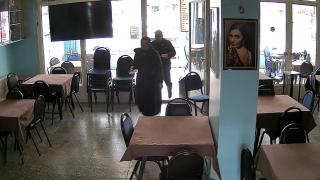 Tokat'ta kahve içtikleri dükkana helallik notu ve 100 lira bıraktılar