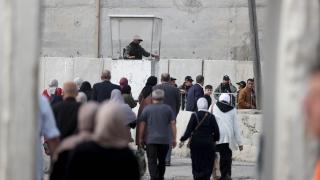 İsrail, ramazan ayının dördüncü cumasında da Mescid-i Aksa’ya girişlere kısıtlama getirmeye devam ediyor