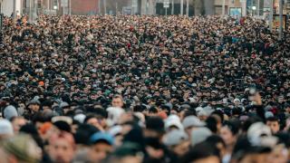 Rusya'da bayram namazında caddeler doldu taştı