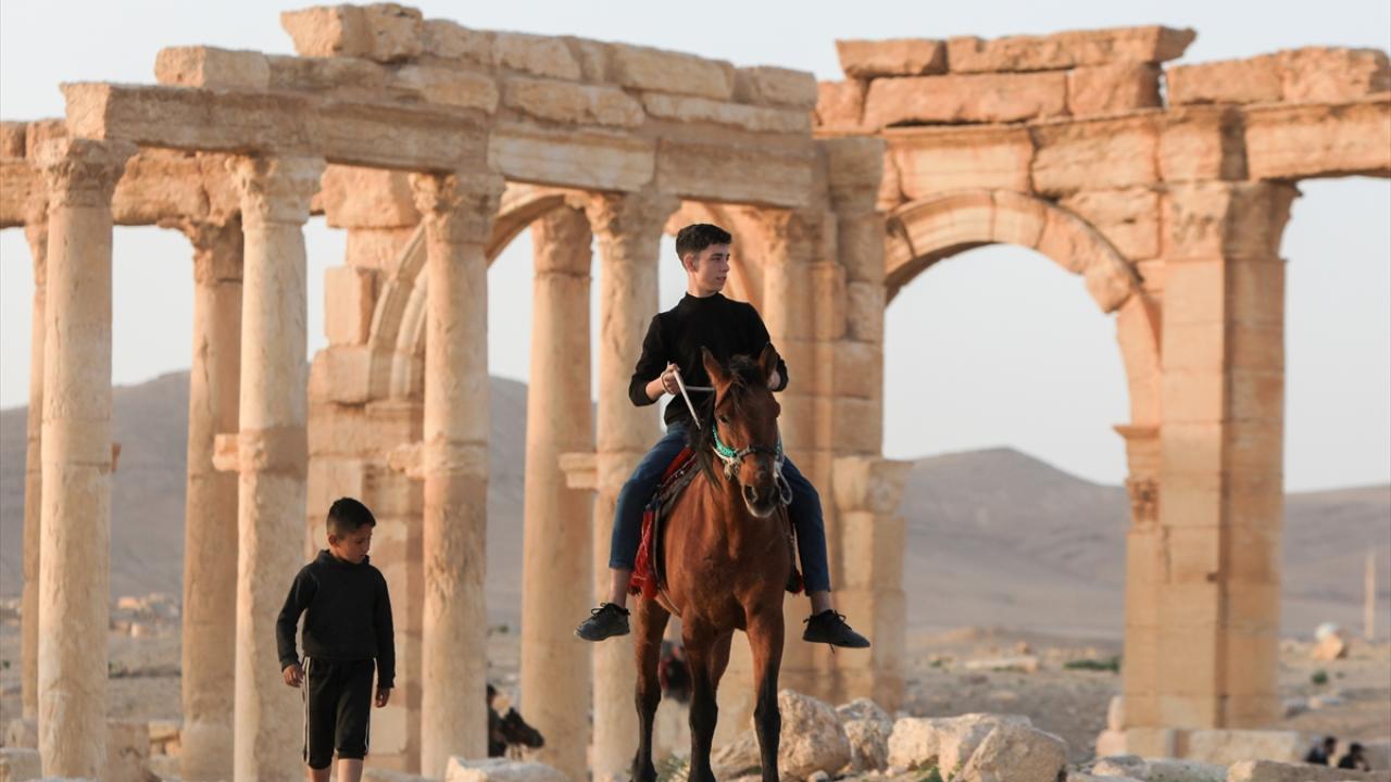 "DEAŞ`ın yaklaşık 9 ay süren işgalinde tarihi miras Palmira büyük zarar gördü"