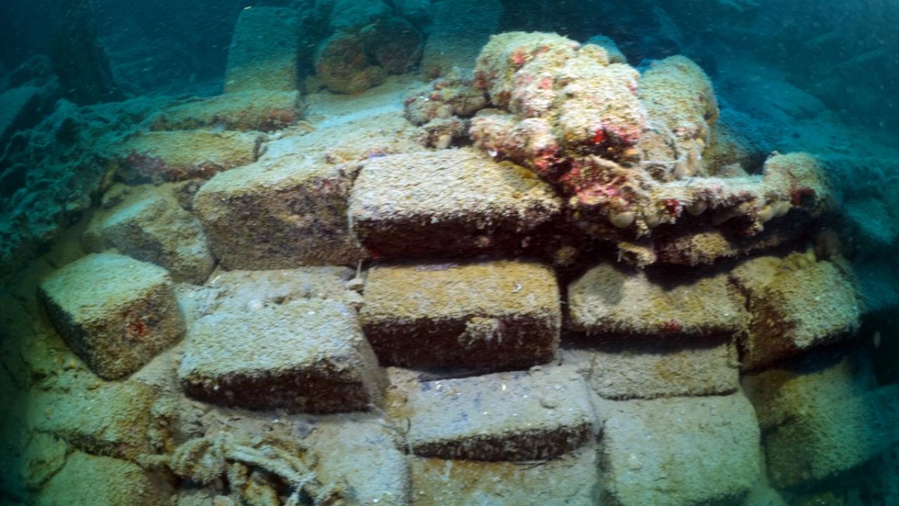 "50 metre boyunda ve 30 metre derinlikte yer alıyor"