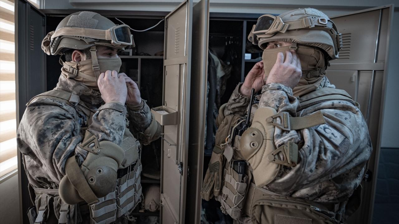 "Vatanın çelik bileği yılmaz ve yıkılmaz bekçileriyiz"