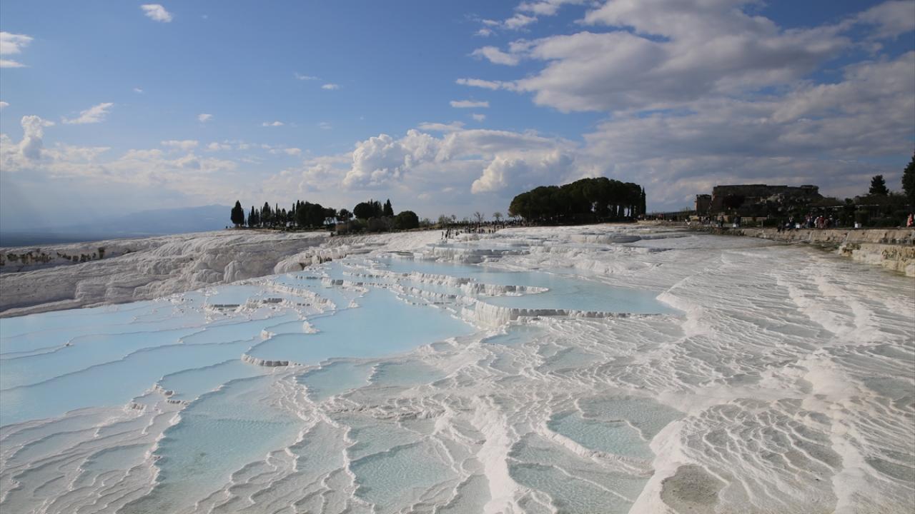 Pamukkale bayram tatilinde 64 bin ziyaretçiyi ağırladı
