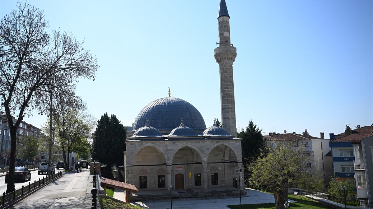 Defterdar Mustafa Paşa Camisi (1570)