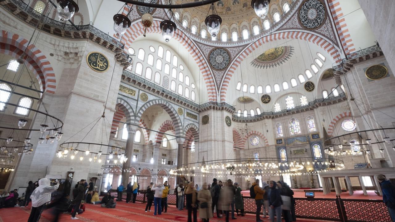 "Mimar Sinan, mimaride rol model alınmış önemli bir şahsiyet"