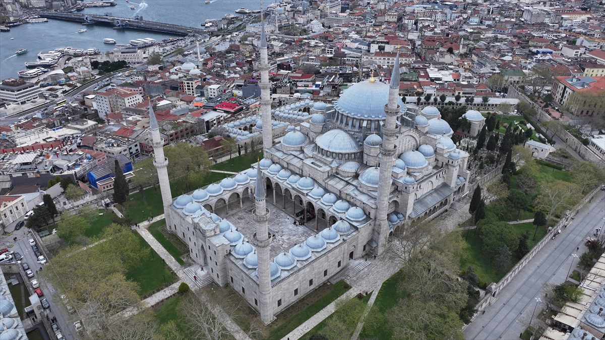 "Mimar Sinan, mimaride rol model alınmış önemli bir şahsiyet"