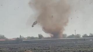 Mardin'i hortum vurdu: Çatılar uçtu, direkler devrildi