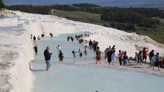 Pamukkale bayram tatilinde 64 bin ziyaretçiyi ağırladı