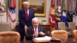 Trump, katil Netanyahu'ya yine koltuk çıktı