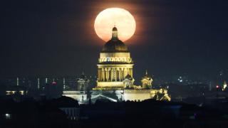 Saint Petersburg'da Dolunay