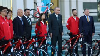 Cumhurbaşkanı Erdoğan, Türkiye Bisiklet Turu heyetini kabul etti