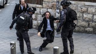 İsrail polisi Ultra Ortodoks Yahudiler'i copladı