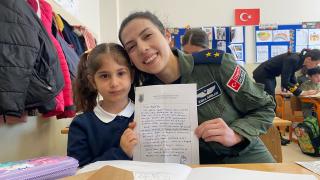 Birinci sınıf öğrencileri ilk mektuplarını Mehmetçik'e yazdı
