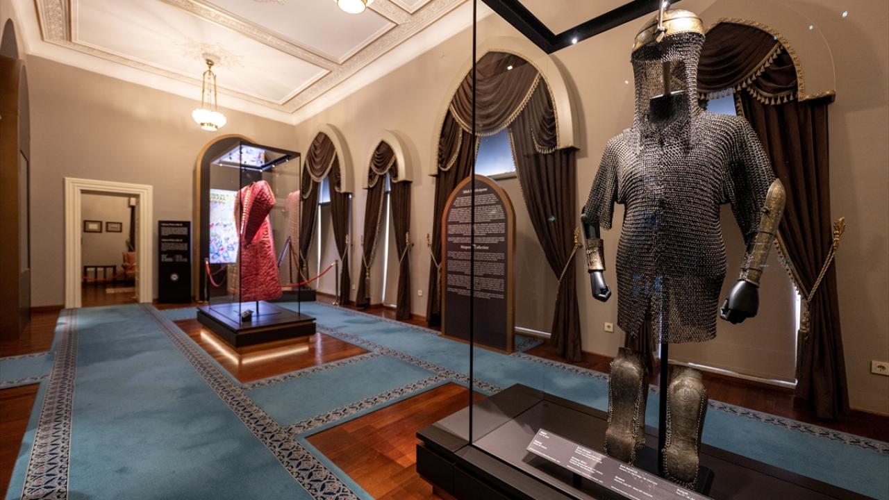 Cumhuriyet balolarından, yasa tasarılarına birçok anıya şahitlik etti