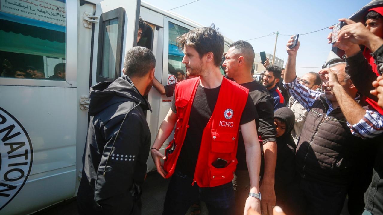 Ateşkesi bozan İsrail ordusu, Gazze`ye şiddetli saldırıları yeniden başlattı