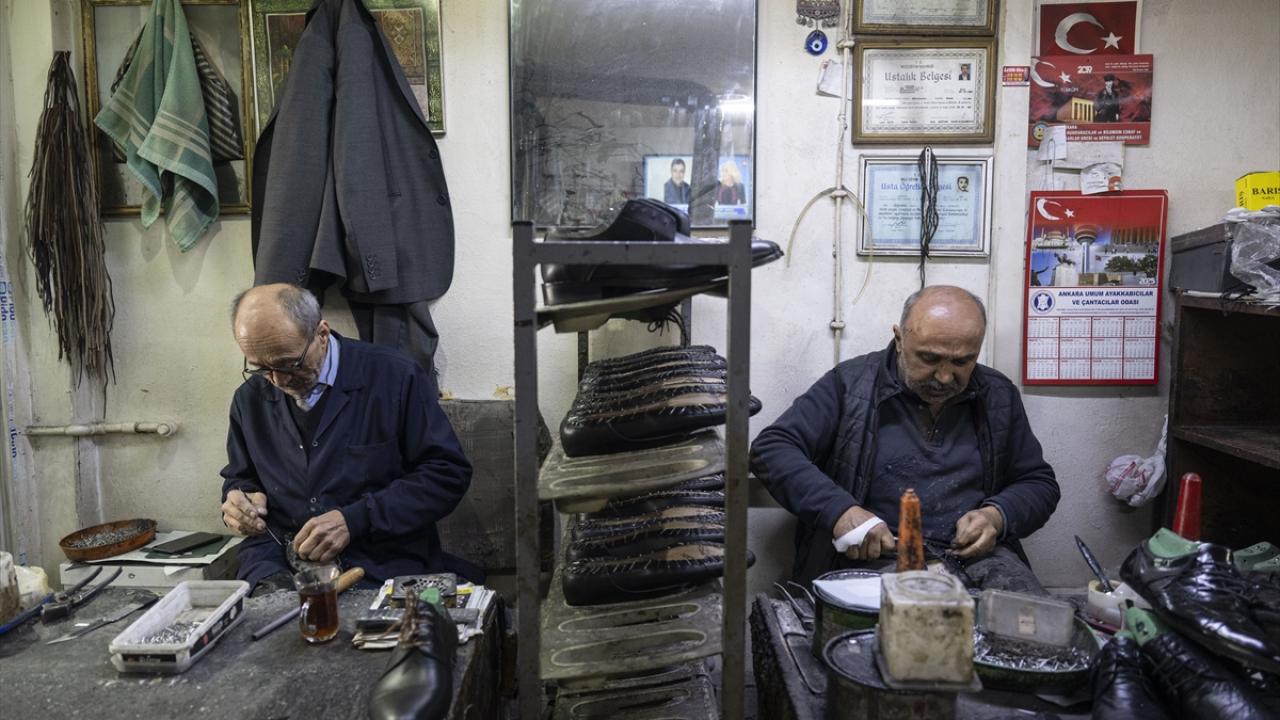 Ayakkabı üretiminde yarım asrı deviren kardeşler, mesleği yaşatmaya çalışıyor